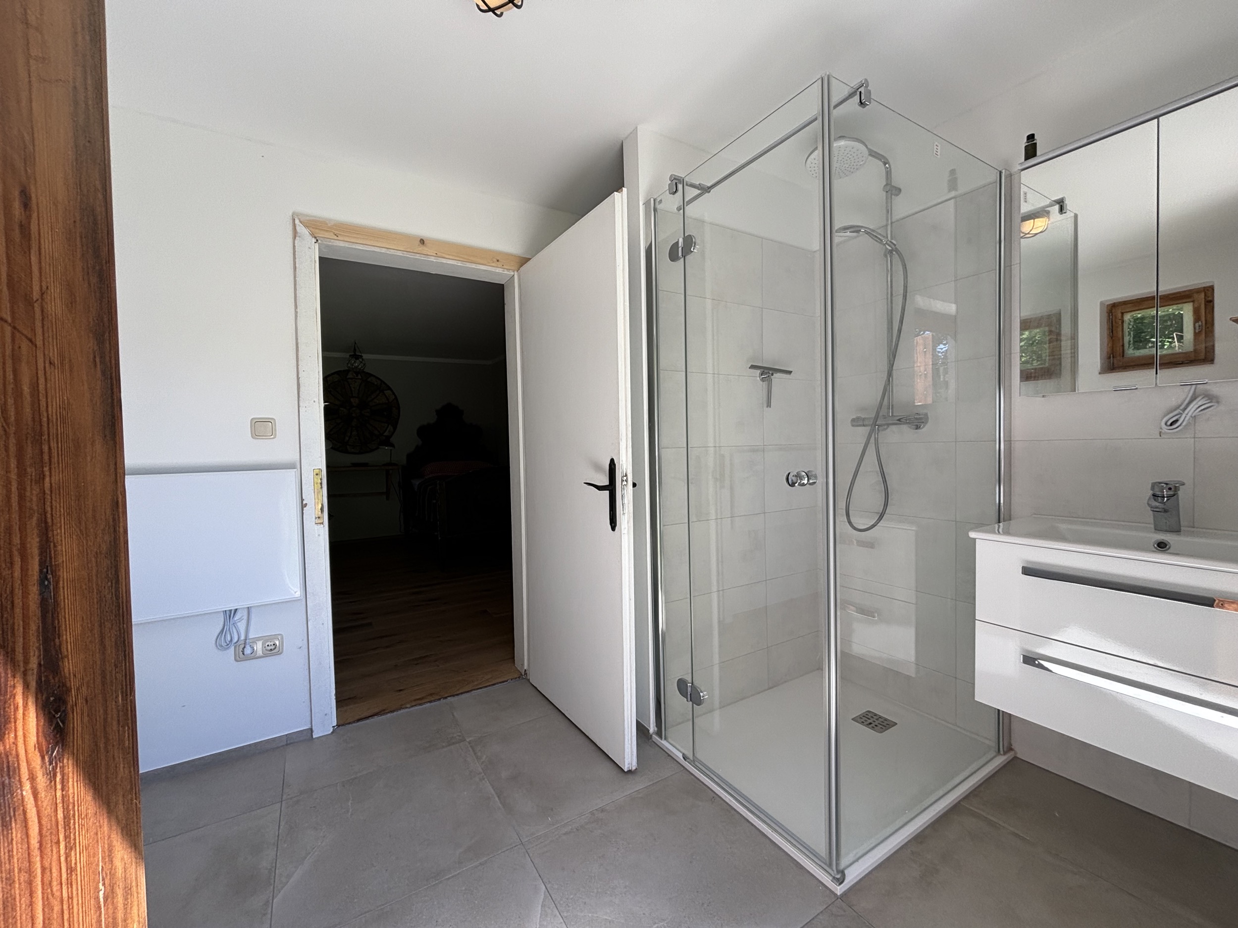 Alpines Design Chalet Amerikaner Hinterbreiteneben bad waescheraum waschmaschienen dusche