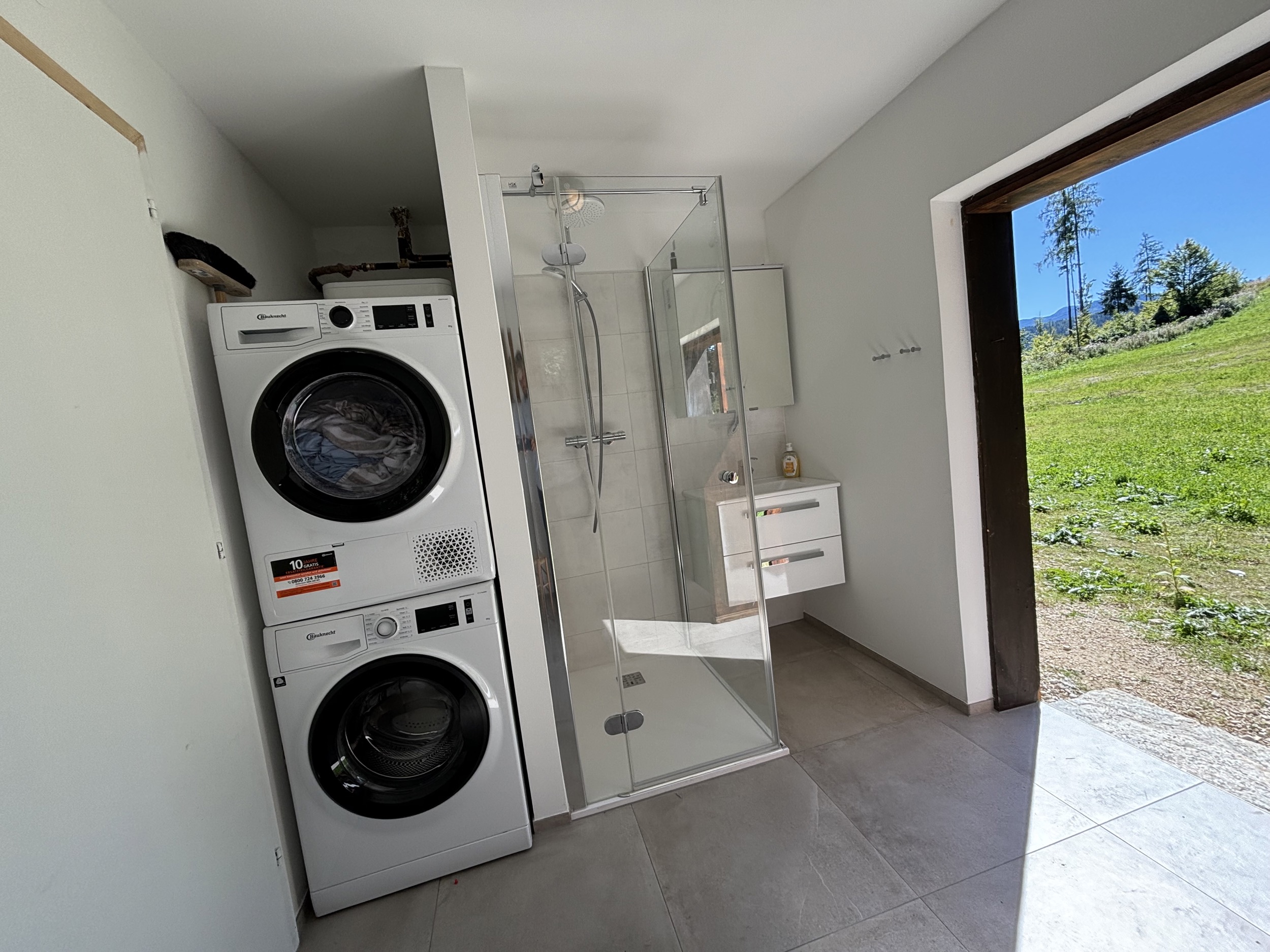 Alpines Design Chalet Amerikaner Hinterbreiteneben bad waescheraum