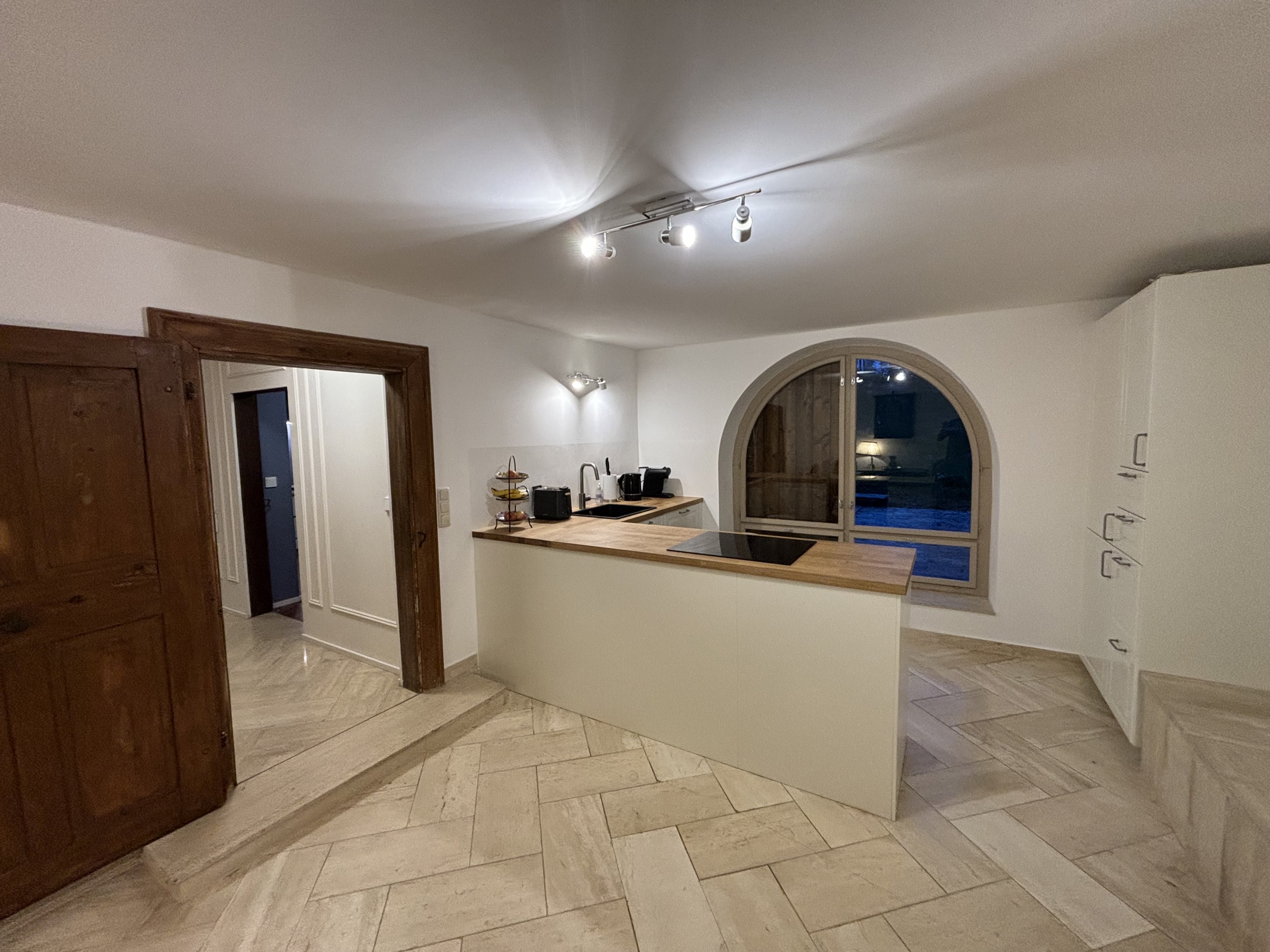 Alpines Design Chalet Amerikaner Hinterbreiteneben kueche 11
