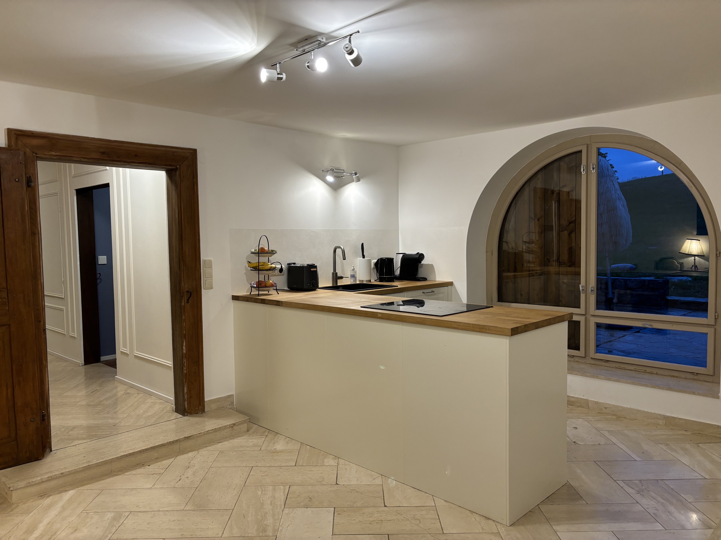 Alpines Design Chalet Amerikaner Hinterbreiteneben kueche 7