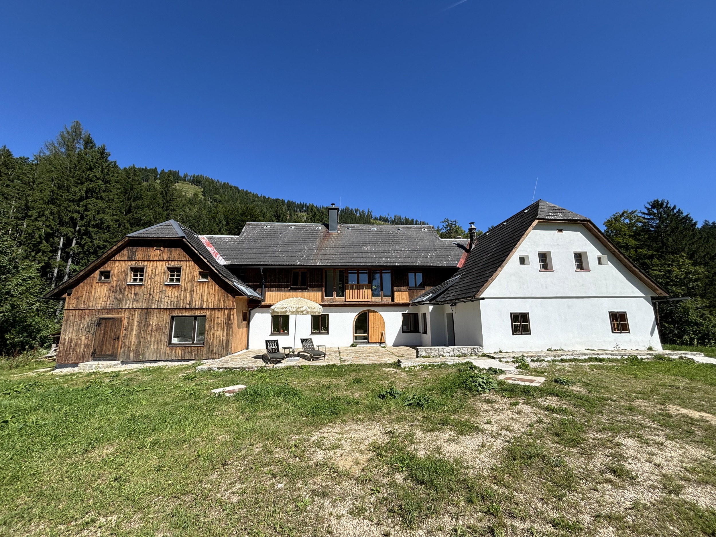 Alpines Design Chalet Amerikaner Hinterbreiteneben sommer aussenansicht 10