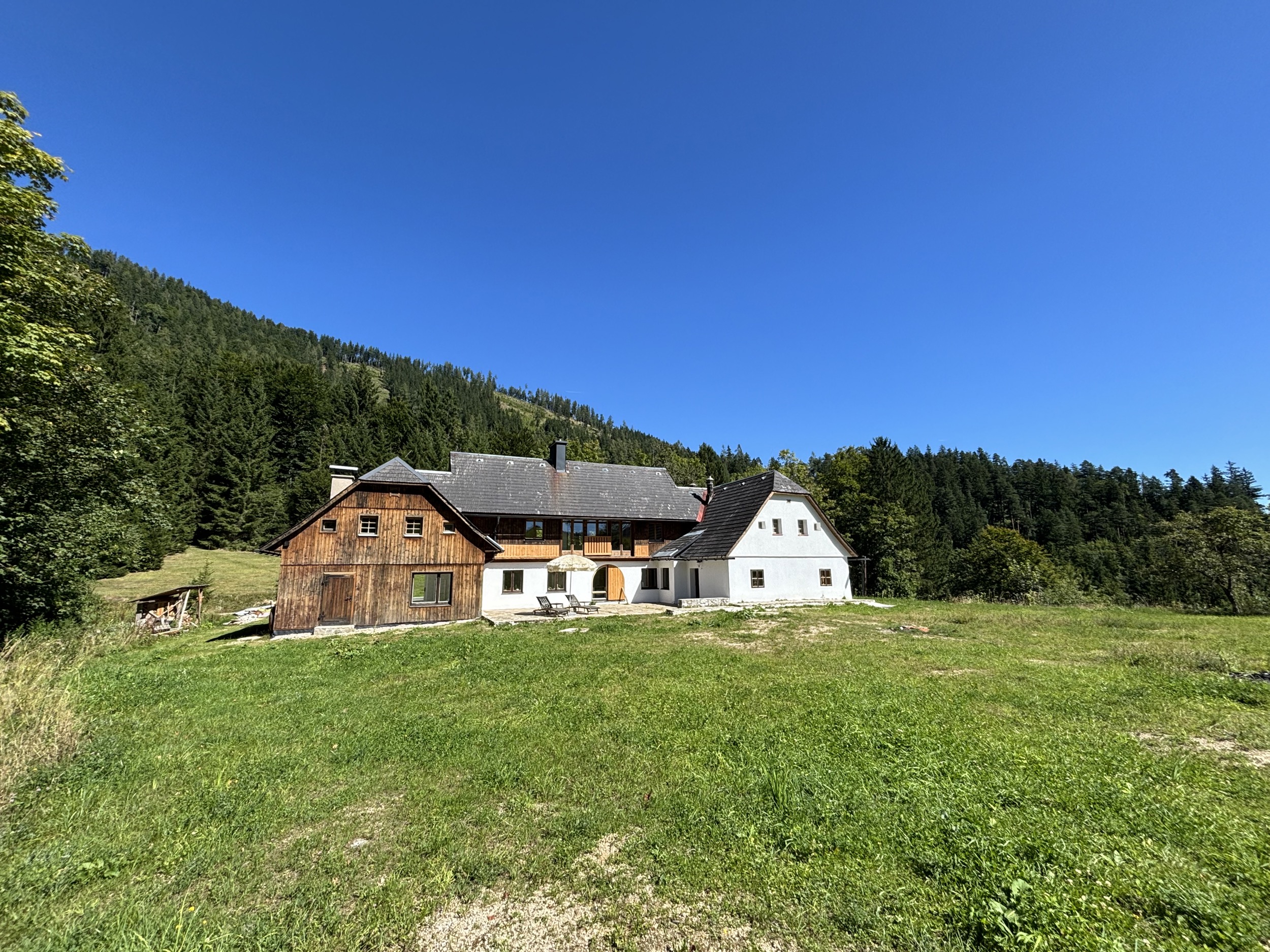 Alpines Design Chalet Amerikaner Hinterbreiteneben sommer aussenansicht 9