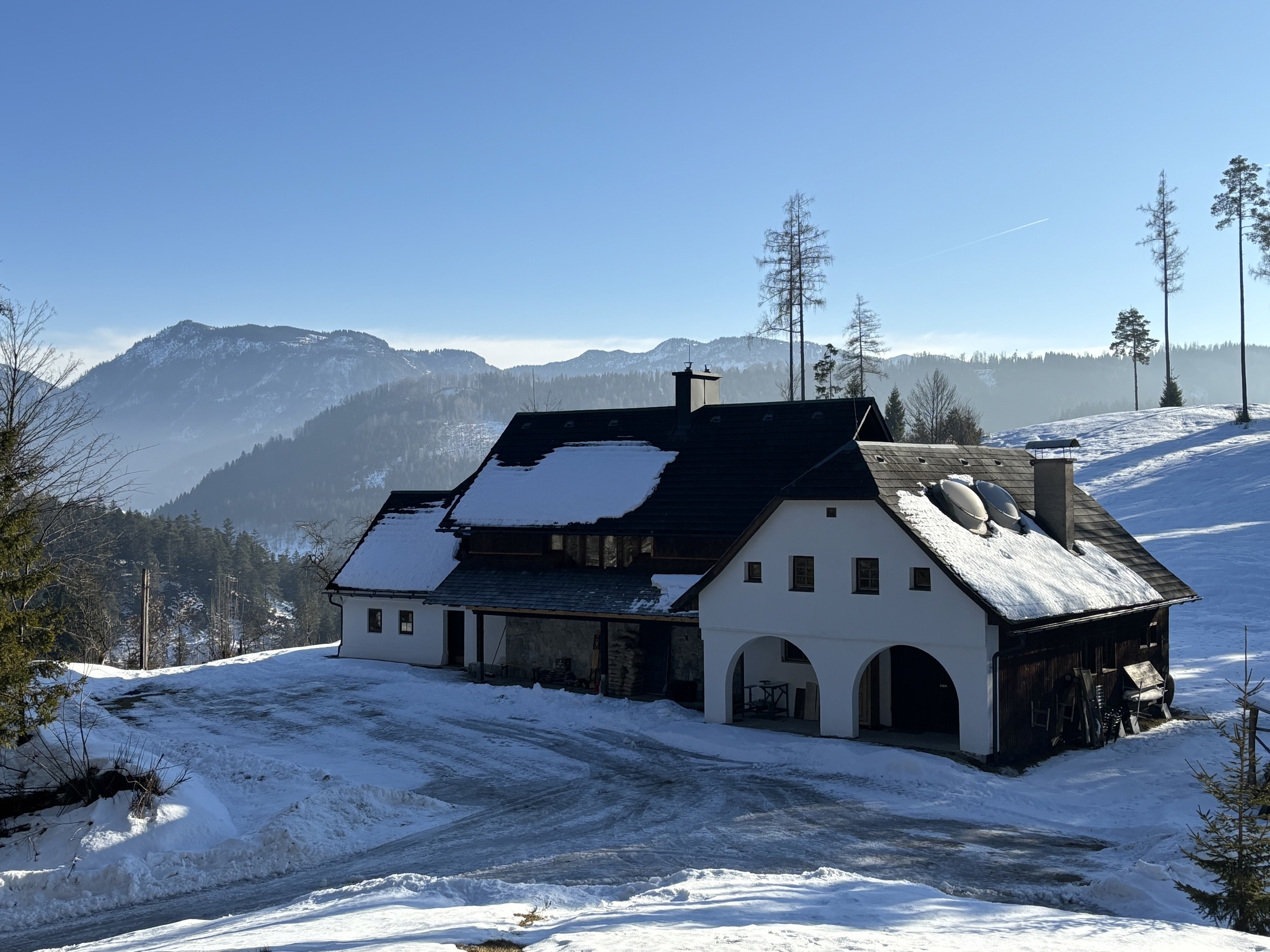 Alpines Design Chalet Amerikaner Hinterbreiteneben winter aussenansicht 10