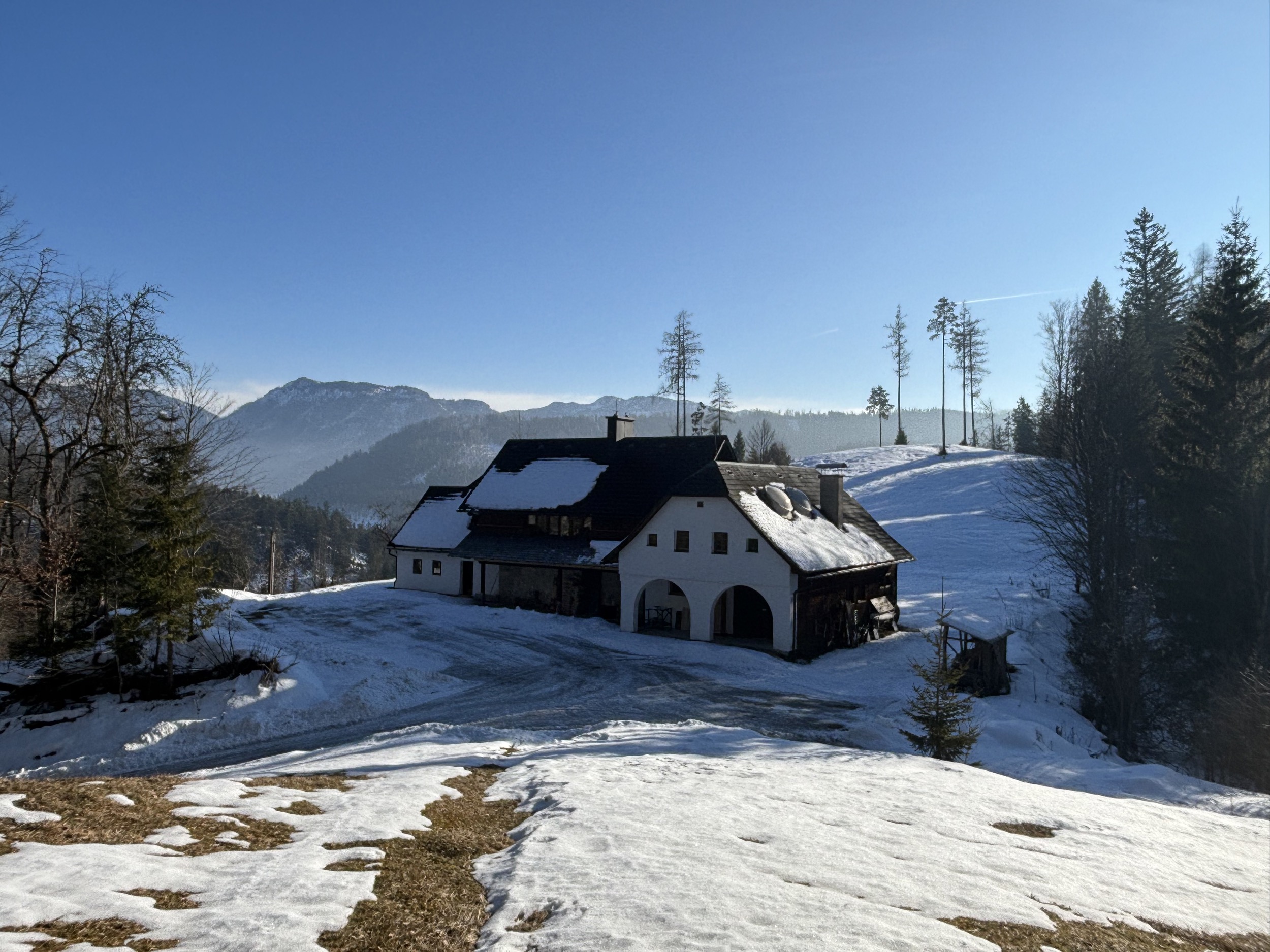Alpines Design Chalet Amerikaner Hinterbreiteneben winter aussenansicht 11