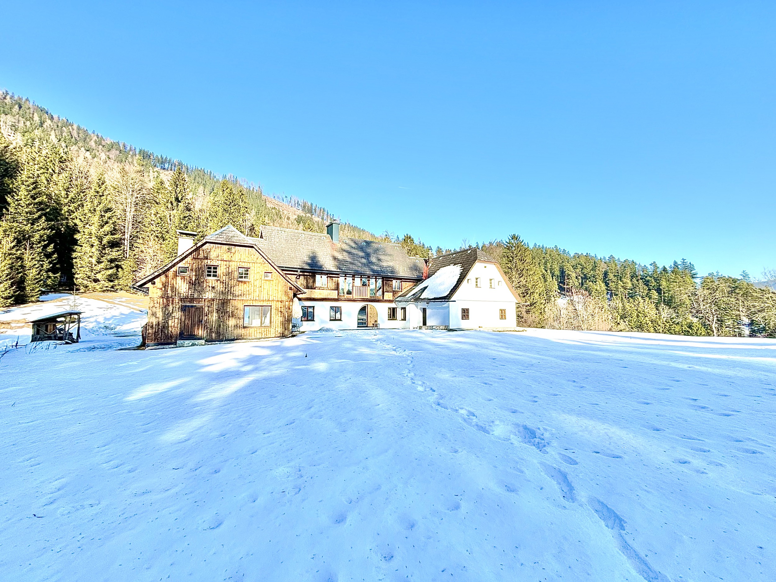 Alpines Design Chalet Amerikaner Hinterbreiteneben winter aussenansicht 21