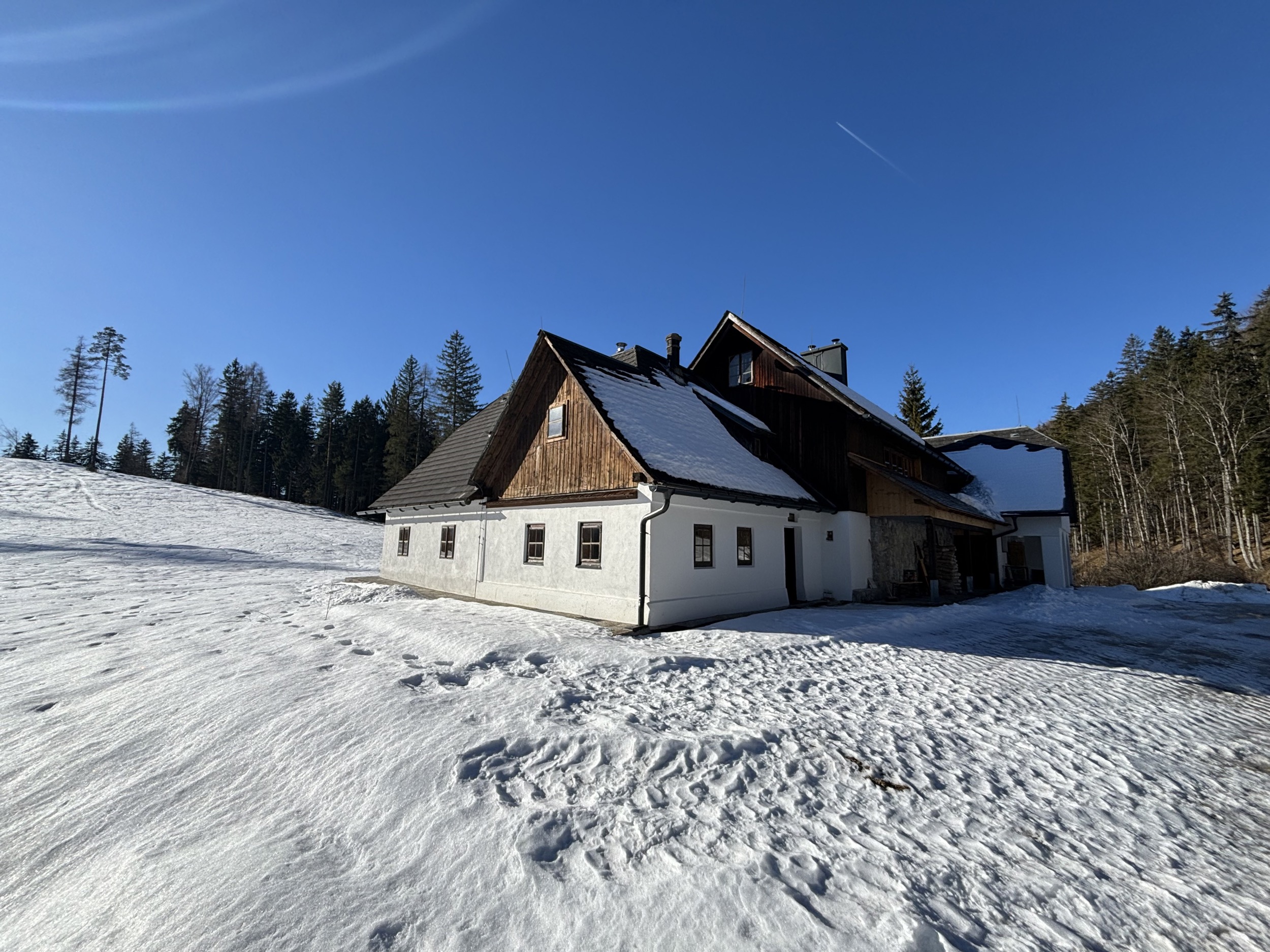 Alpines Design Chalet Amerikaner Hinterbreiteneben winter aussenansicht 6