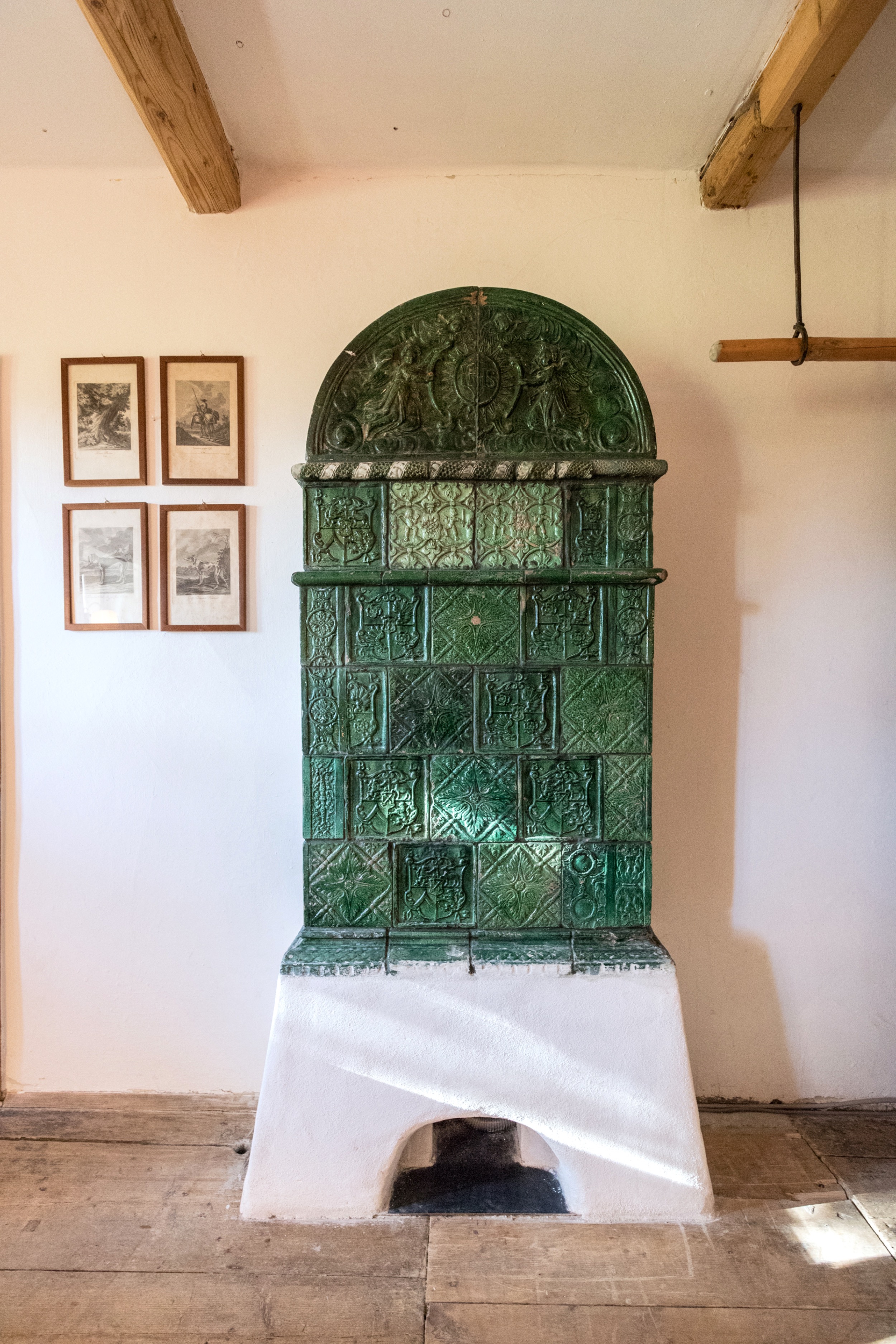 Herrenzimmer-Hinterbreiteneben-Historischer-E-Kamin-17Jhd-Joseph_Gasteiger