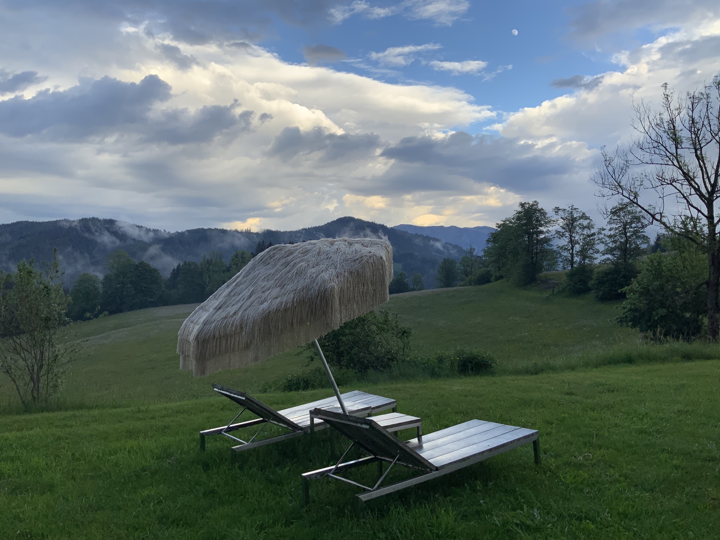 Hinterbreiteneben Garten liegenStimmungsbild