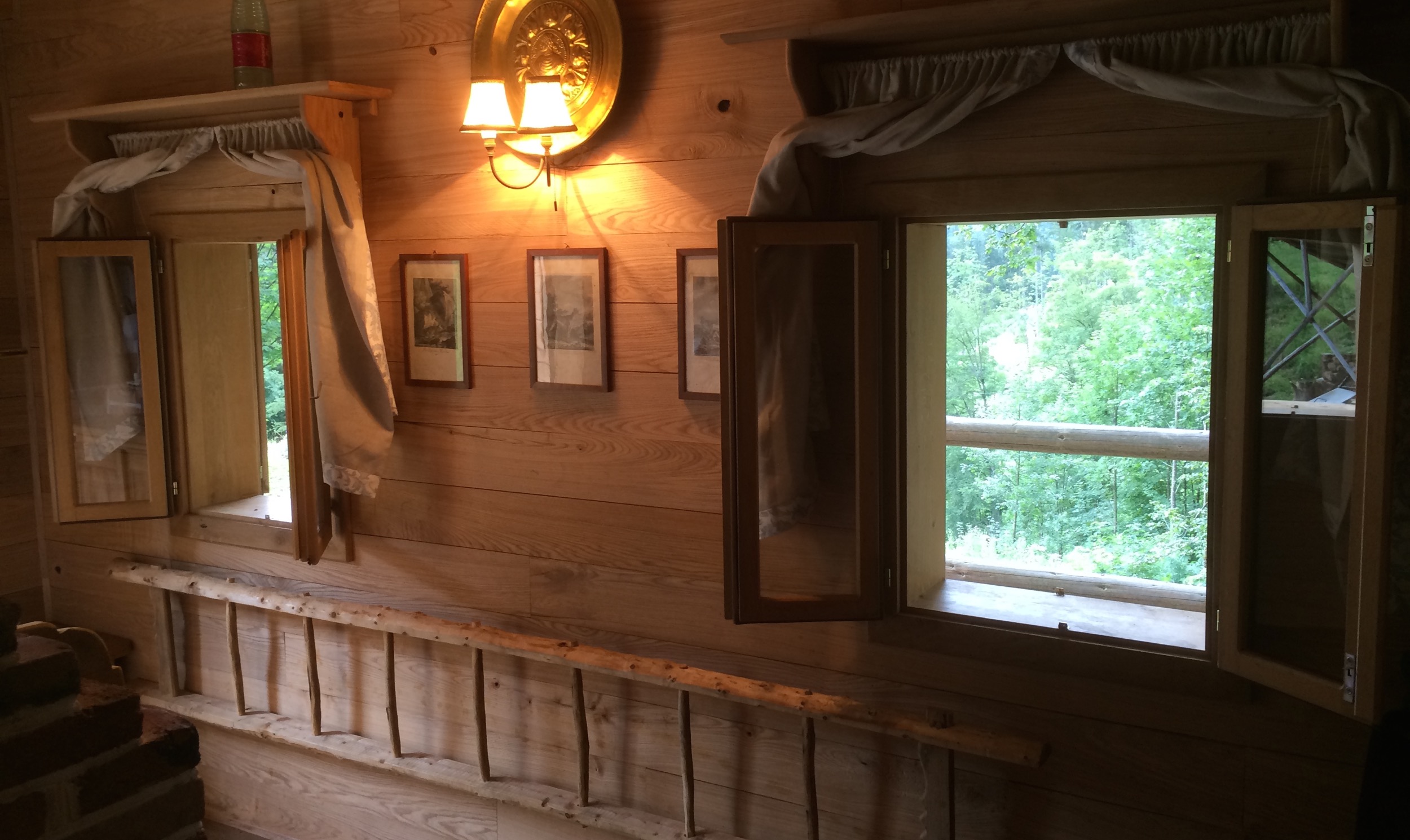 Hinterbreiteneben Holzknechthuette Fenster 2