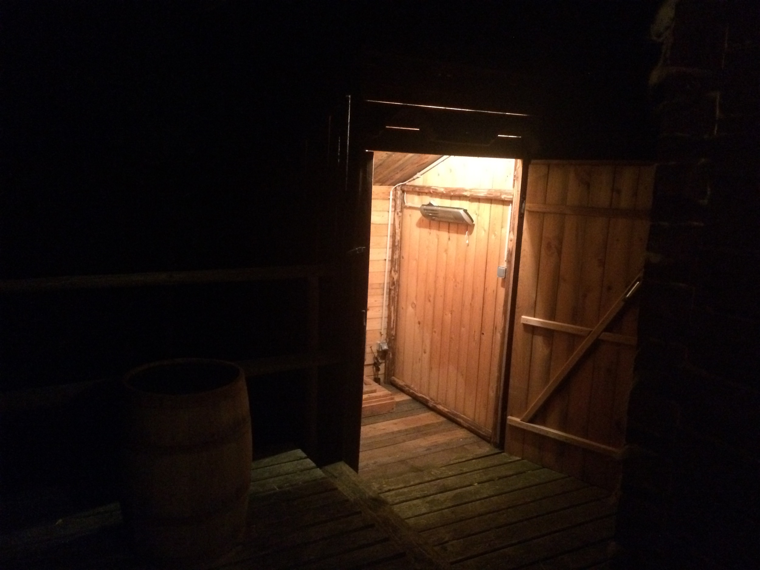 Hinterbreiteneben Holzknechthuette ausstattung bei nacht 3