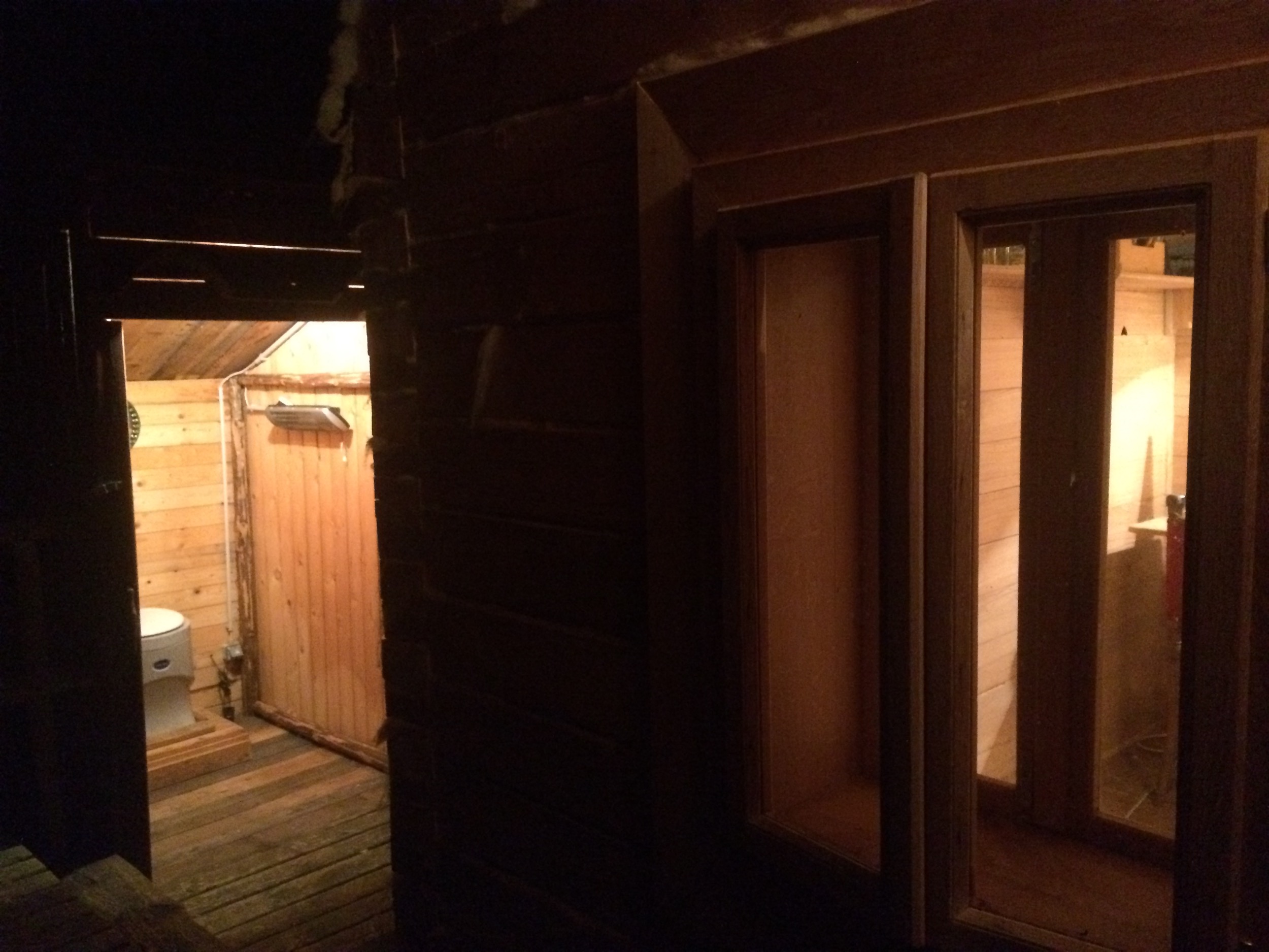 Hinterbreiteneben Holzknechthuette ausstattung bei nacht 4