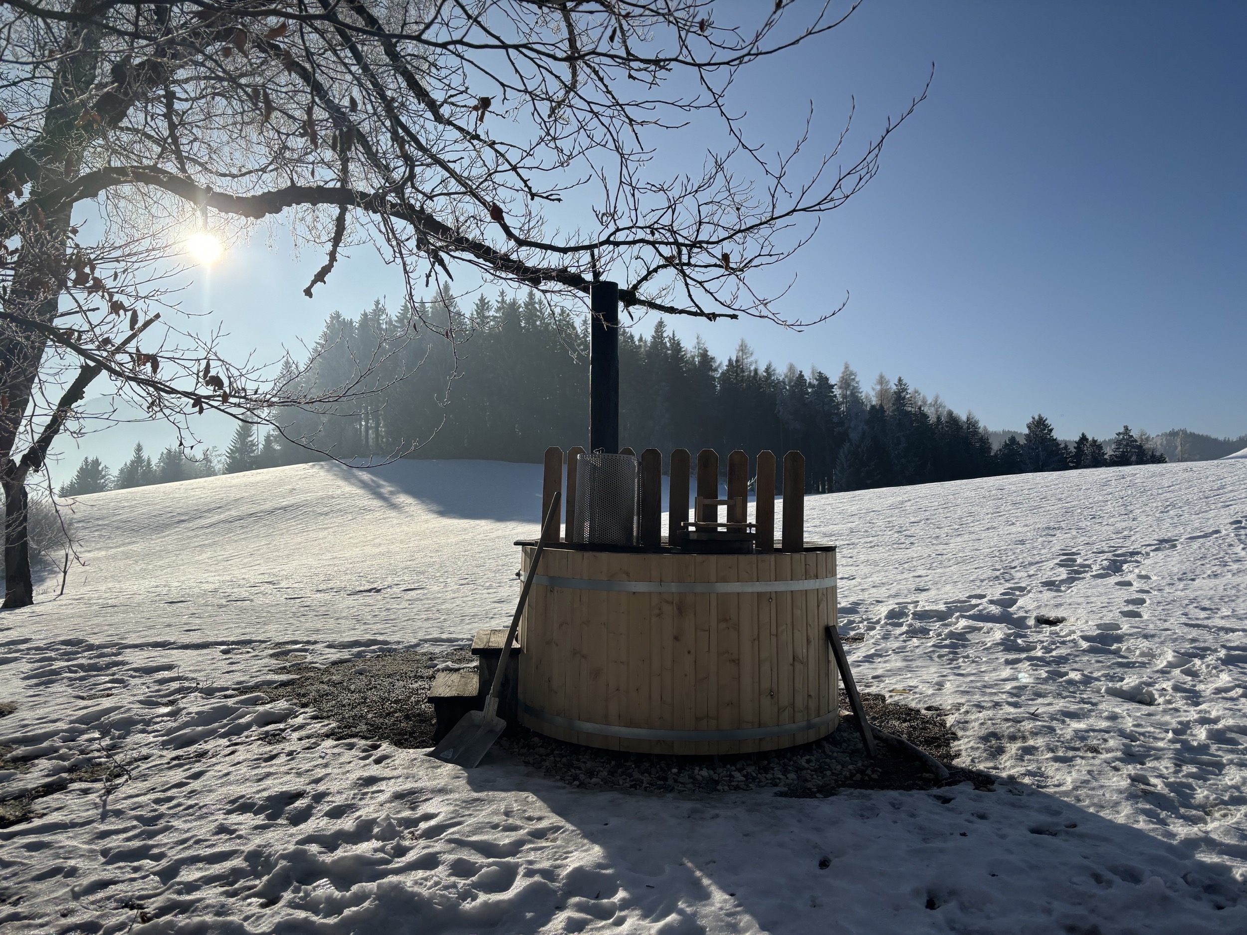 Hinterbreiteneben Hot Pot imSchnee