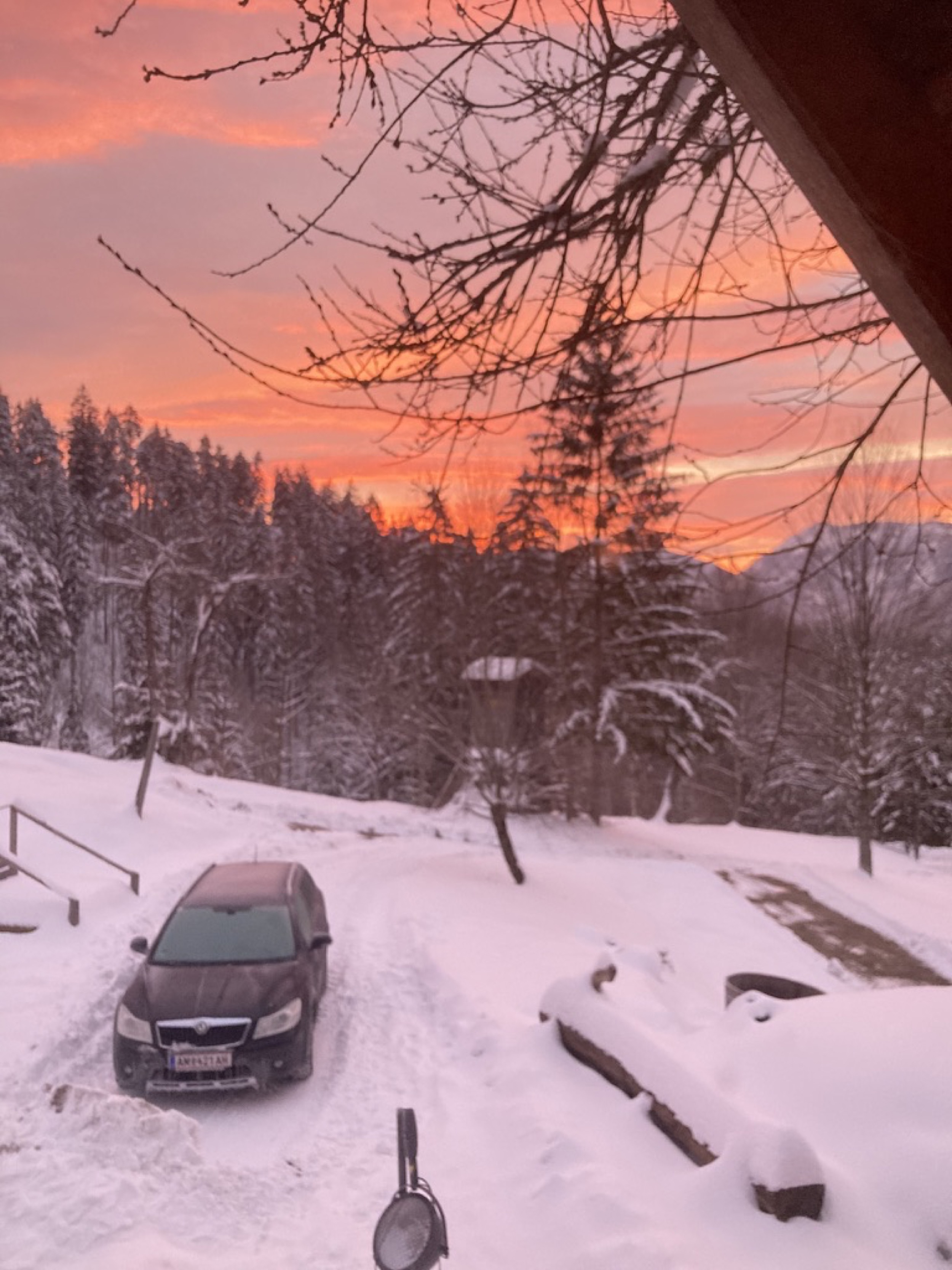 Holzknechthuette-im-winter-sonnenuntergang