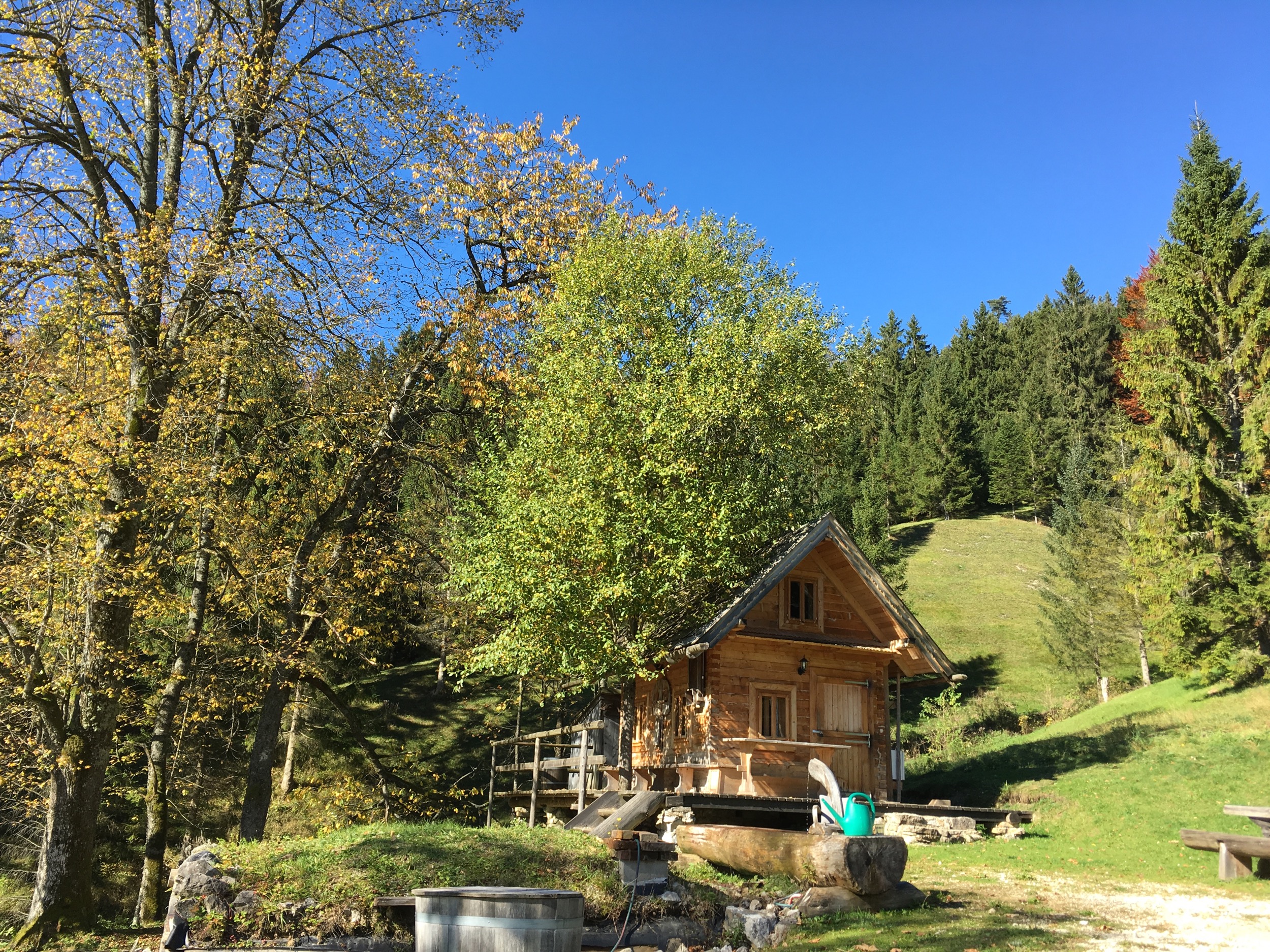 Holzknechthuette nah im Herbst